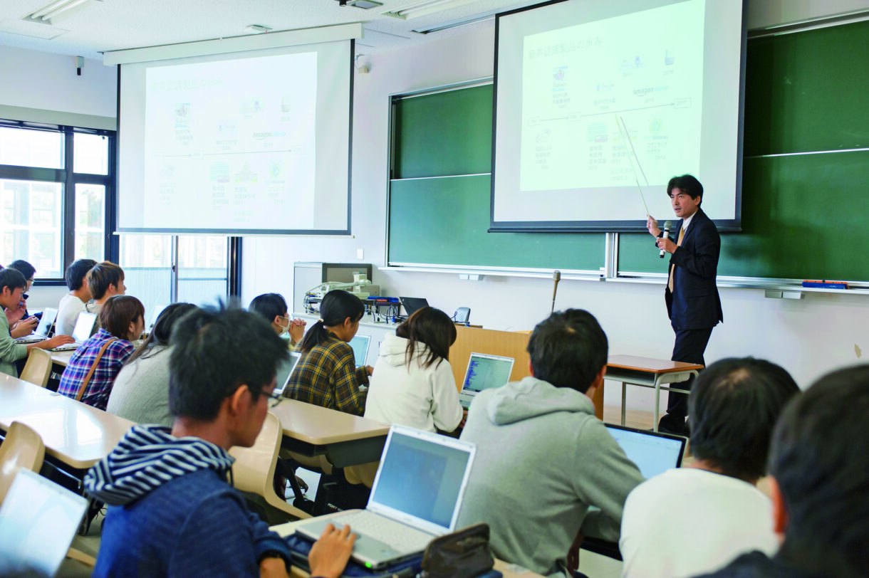 滋賀大学データサイエンス学部授業風景
