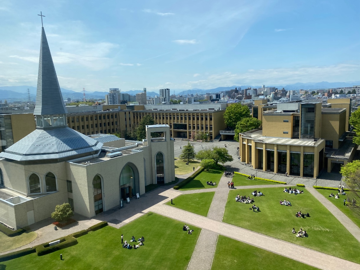 青山学院大学社会情報学部