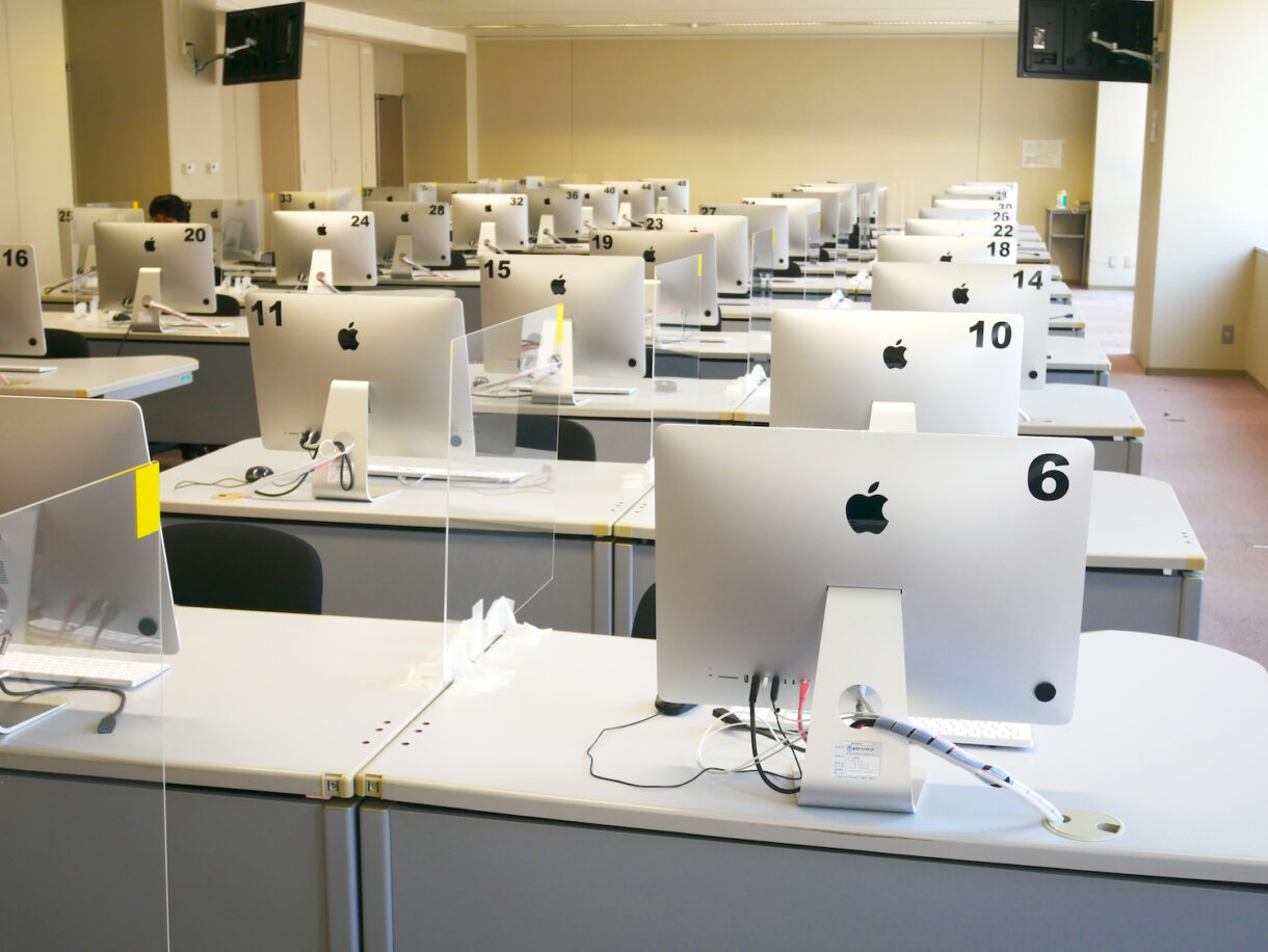学生数の2.5倍!? 約3,000台のコンピュータ環境