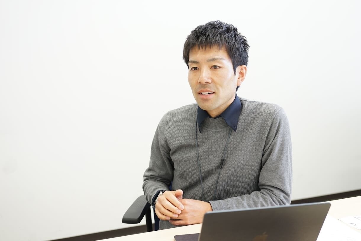 成塚先生は物理学、特に統計物理学が専門で、サッカーを対象とした研究に取り組んでいる