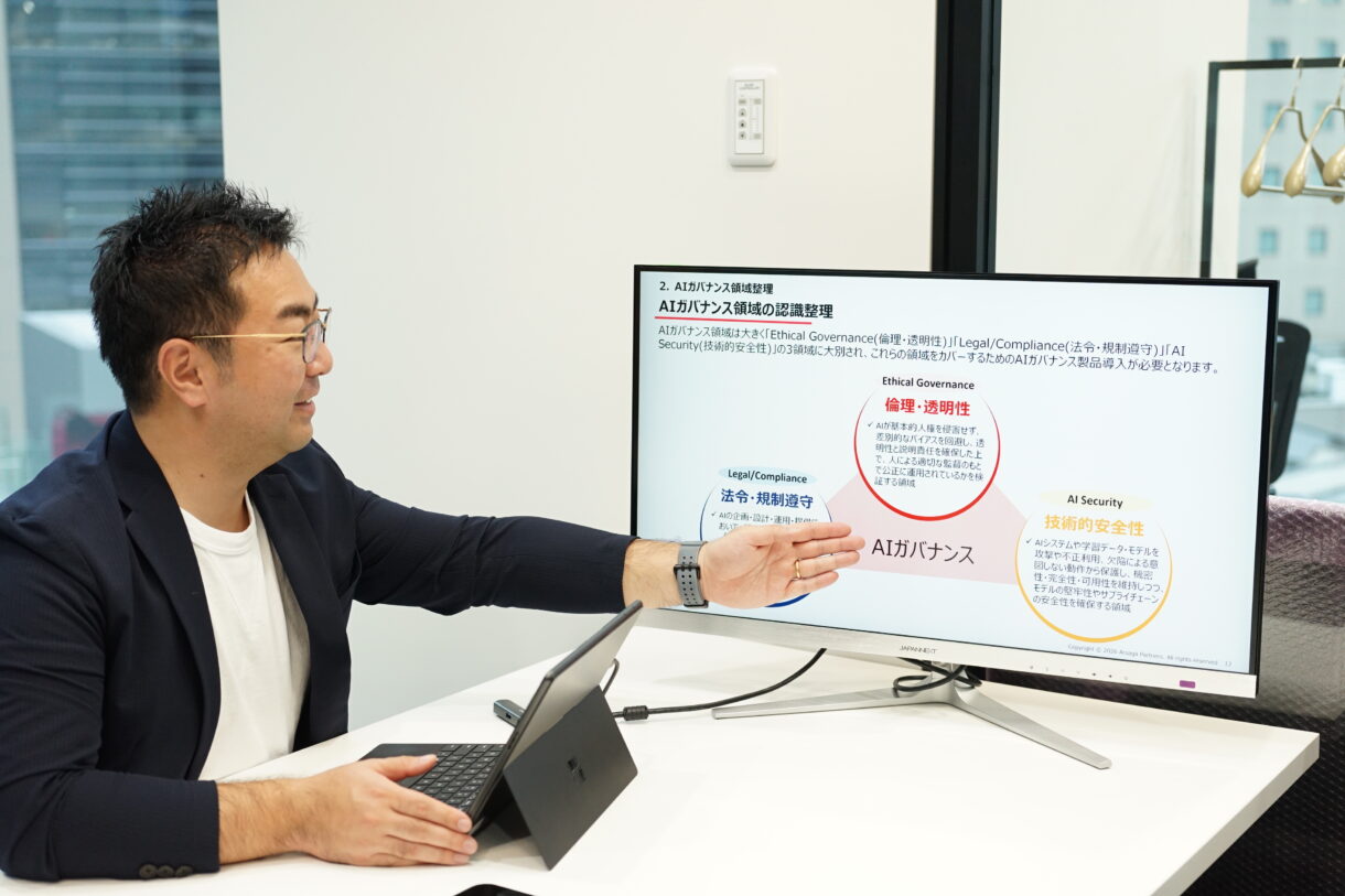 お仕事について説明する石黒さん