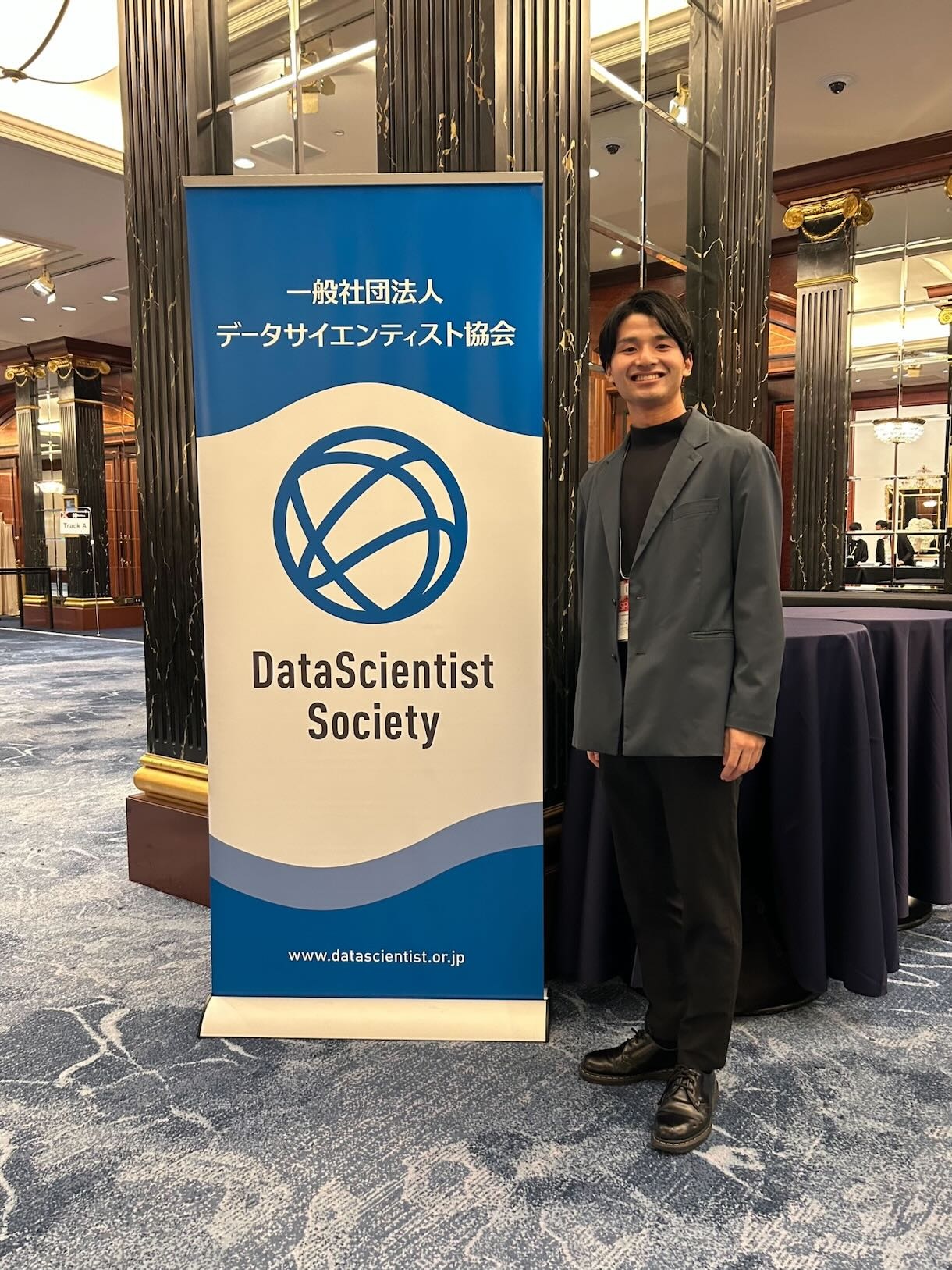 一般社団法人データサイエンティスト協会の「スキル定義委員」でもある