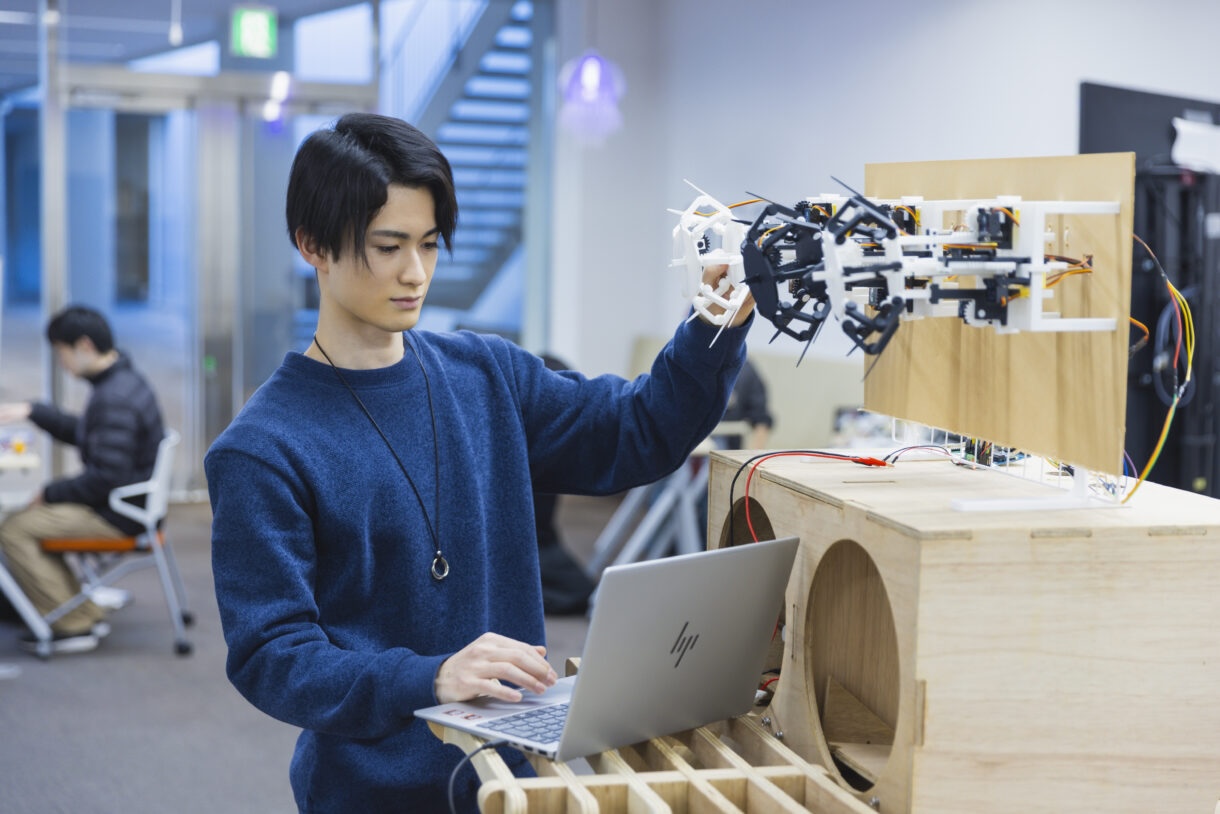 【明星大学情報学部】多彩な授業と手厚い指導で“やりたいこと”がきっと見つかる！