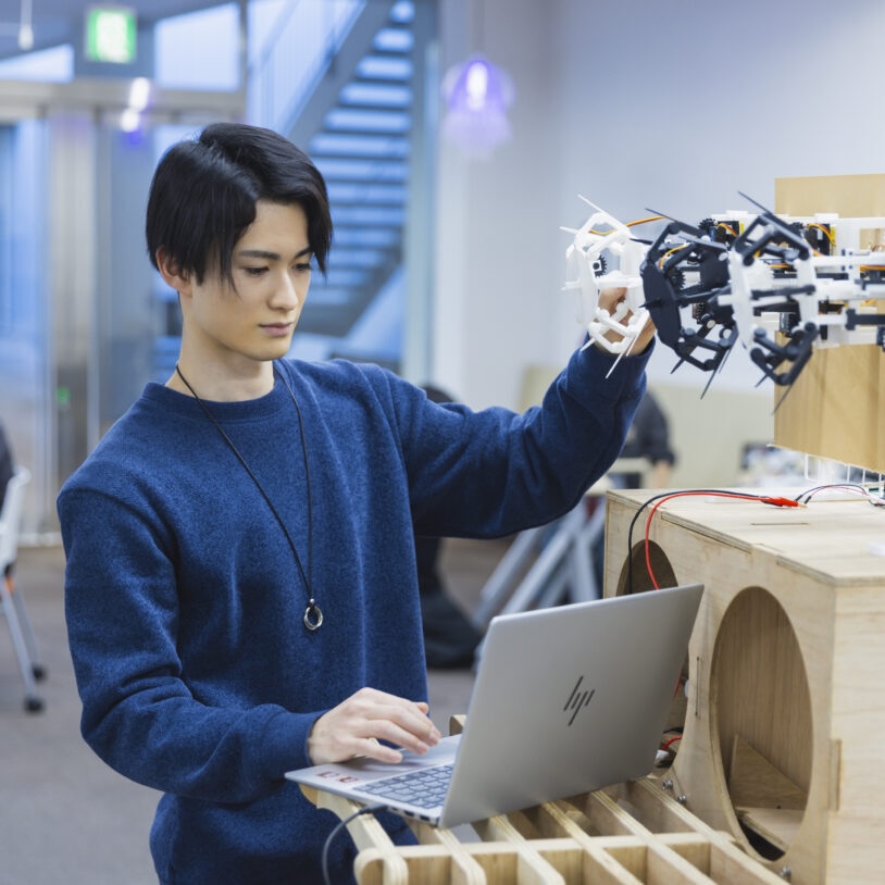【明星大学情報学部】多彩な授業と手厚い指導で“やりたいこと”がきっと見つかる！