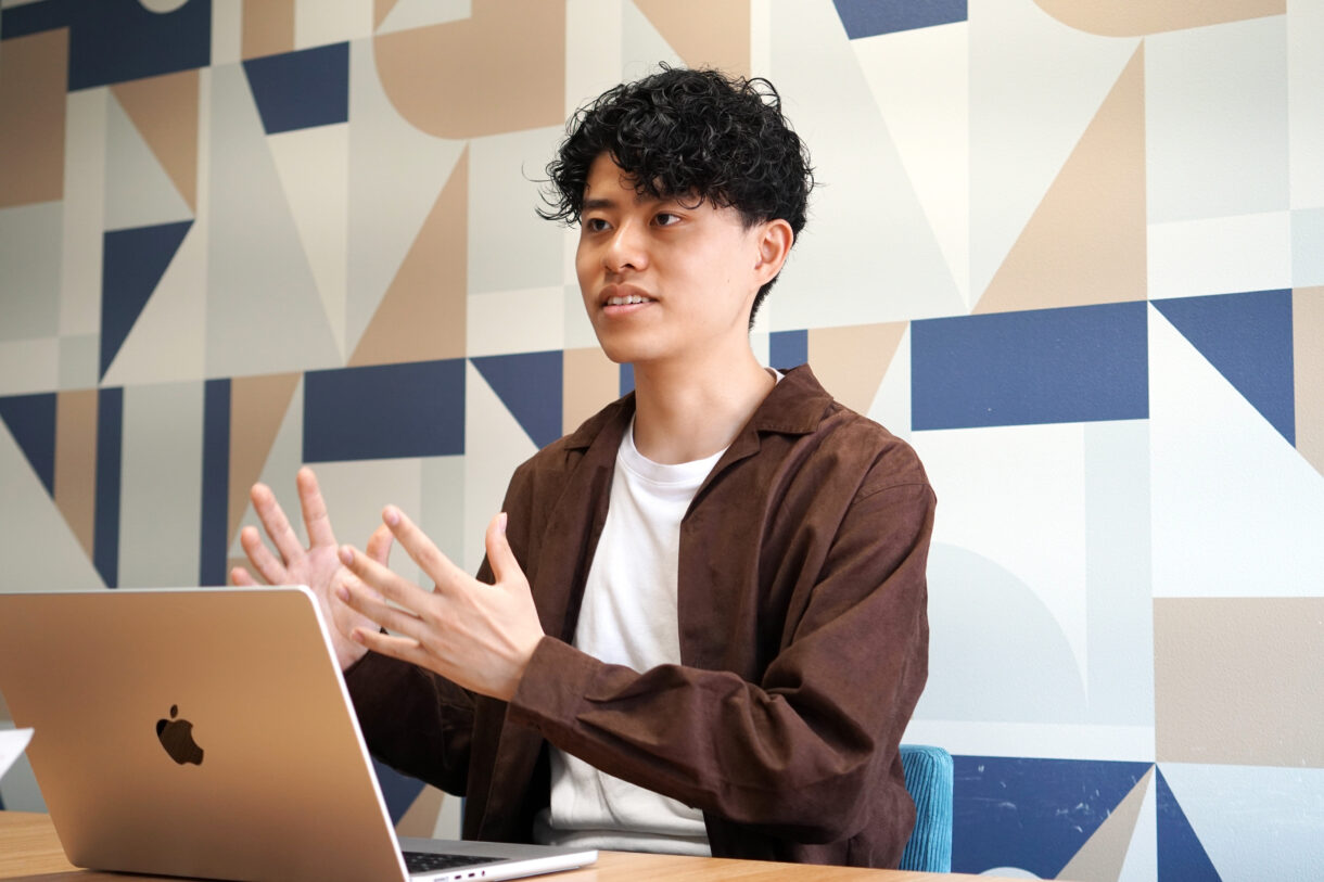 学外の活動でプログラミングやアプリ開発に取り組んでいこうと考えたと語る保坂さん