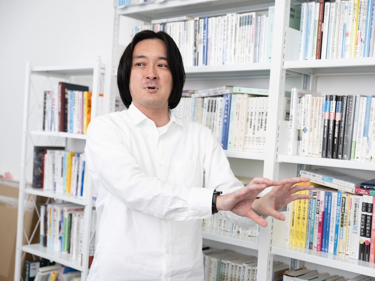 こうして話している言葉が、どうして相手に通じるのかを情報学の知見を用いて解き明かしたいと考えています