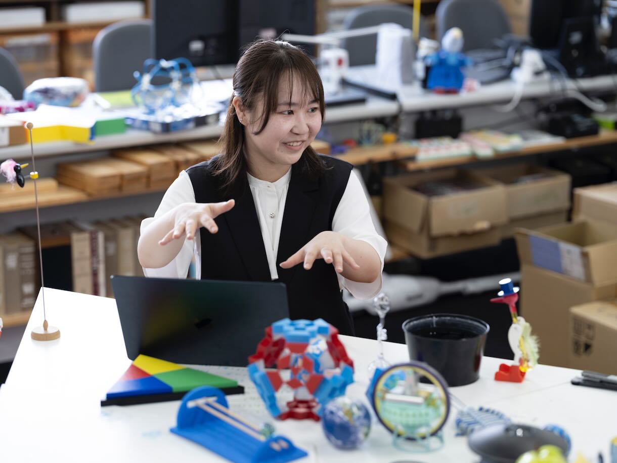 現在は、計算科学研究室に所属して、「学習とは何か」について研究しています