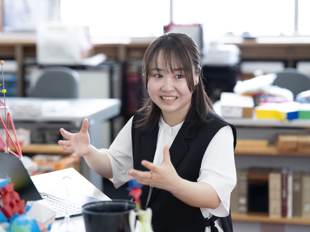 プログラミング系の演習科目は、クラス全体で話ながら進めていく雰囲気で、先生も根気よく付き合ってくださいました