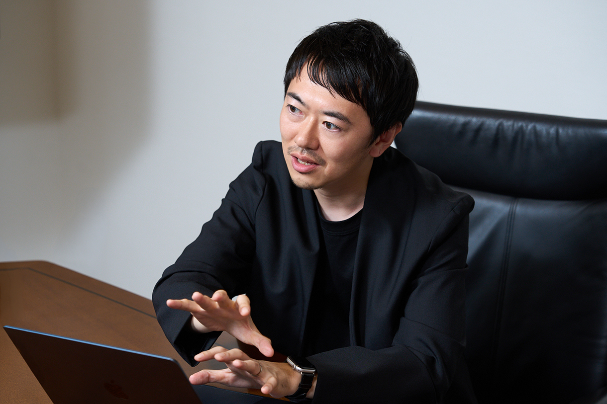どのような「揺らぎ」がシステムに変化をもたらし、よりよい状態への移行を促すのか研究している